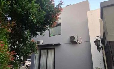 Rumah Cantik 2 Lantai di Cluster Trevista Rempoa Ciputat