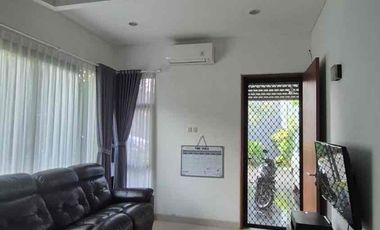 Rumah Cantik 2 Lantai di Cluster Trevista Rempoa Ciputat