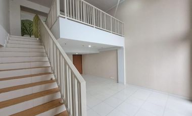 Disewakan ruang kantor di Soho Pancoran tipikal Manhattan Unfurnished - Jakarta Selatan.