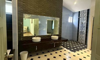 Luxury pool villa for sale near Chiang Mai city | Ready to move in, ready to invest  Hang Dong, Chiang Mai