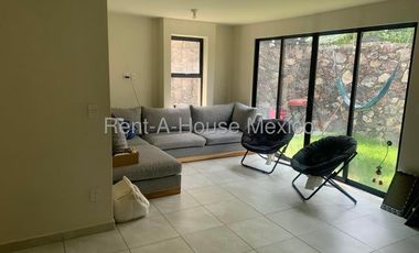 RENTA. El Mirador - Departamento en planta baja de 3 recámaras