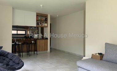 RENTA. El Mirador - Departamento en planta baja de 3 recámaras