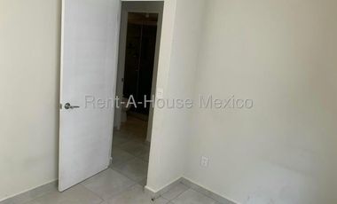 RENTA. El Mirador - Departamento en planta baja de 3 recámaras