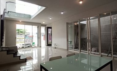 DIJUAL DISEWAKAN RUMAH BARU WISATA BUKIT MAS 430M2 GRAND PALAIS GABANNA SURABAYA BARAT