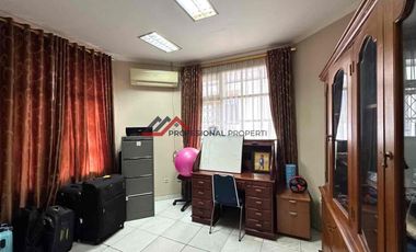Rumah Dalam Town House Exclusive Dekat MRT Nawi
