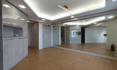 Good Deal Property in Makati: Spacious 4BR Loft in Kingswood Condominium for Sale