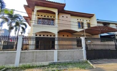 Rumah Hook 2,5 Lantai di Perumahan Kosambi Baru