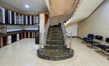 Rumah Hook 2,5 Lantai di Perumahan Kosambi Baru