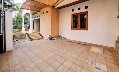 Rumah Hook 2,5 Lantai di Perumahan Kosambi Baru