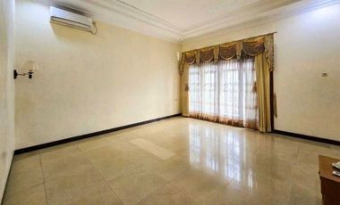Rumah Hook 2,5 Lantai di Perumahan Kosambi Baru