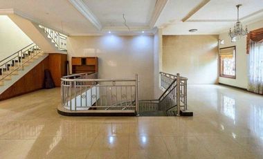 Rumah Hook 2,5 Lantai di Perumahan Kosambi Baru