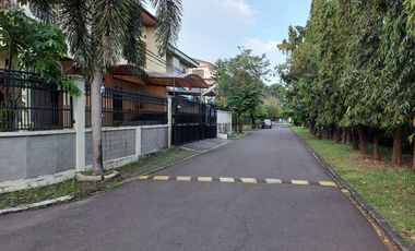 Rumah Hook 2,5 Lantai di Perumahan Kosambi Baru