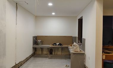 Rumah Baru 3 Lantai Desainnya Cakep di Taman Palem