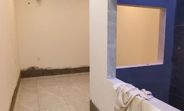 Rumah Baru 3 Lantai Desainnya Cakep di Taman Palem