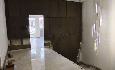 Rumah Baru 3 Lantai Desainnya Cakep di Taman Palem