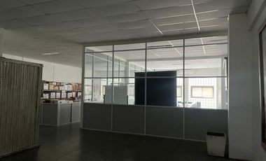 Kantor 3 lantai siap pakai parkir gratis dekat pasar 8