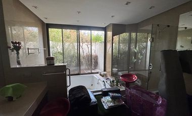 Venta Gran Casa 680/2700 6D6B8E2B San Carlos Apoquindo ONE