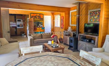 Leon Propiedades arrienda casa amoblada en sector Lo Águila, Curacaví.