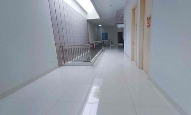 Rumah Mewah 2 Lt Tengah Kota Strategis