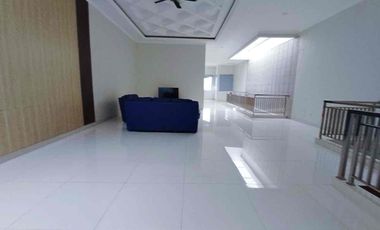 Rumah Mewah 2 Lt Tengah Kota Strategis