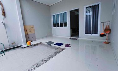 Rumah Mewah 2 Lt Tengah Kota Strategis