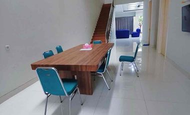 Rumah Mewah 2 Lt Tengah Kota Strategis