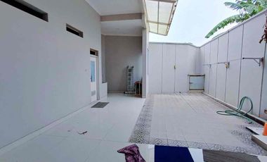 Rumah Mewah 2 Lt Tengah Kota Strategis