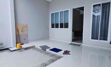 Rumah Mewah 2 Lt Tengah Kota Strategis