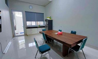 Rumah Mewah 2 Lt Tengah Kota Strategis