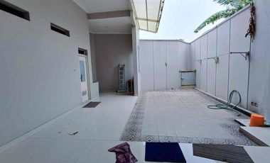 Rumah Mewah 2 Lt Tengah Kota Strategis