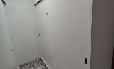 Casa de 5 recámaras (una en planta baja) sobre avenida principal de la Col. Flores Magón