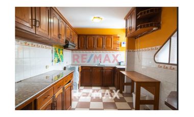 OPORTUNIDAD SE VENDEN 2 CASAS EN UNA CON 6 DEPARTAMENTOS