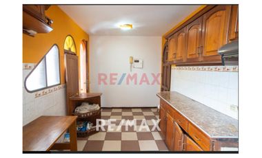 OPORTUNIDAD SE VENDEN 2 CASAS EN UNA CON 6 DEPARTAMENTOS