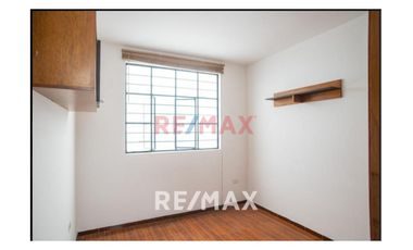 OPORTUNIDAD SE VENDEN 2 CASAS EN UNA CON 6 DEPARTAMENTOS