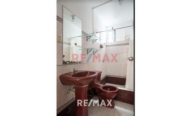 OPORTUNIDAD SE VENDEN 2 CASAS EN UNA CON 6 DEPARTAMENTOS