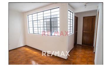 OPORTUNIDAD SE VENDEN 2 CASAS EN UNA CON 6 DEPARTAMENTOS