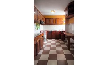 OPORTUNIDAD SE VENDEN 2 CASAS EN UNA CON 6 DEPARTAMENTOS