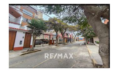 OPORTUNIDAD SE VENDEN 2 CASAS EN UNA CON 6 DEPARTAMENTOS