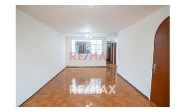 OPORTUNIDAD SE VENDEN 2 CASAS EN UNA CON 6 DEPARTAMENTOS