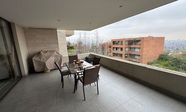 Amplio departamento en venta de 5 dorm. en Vitacura,
