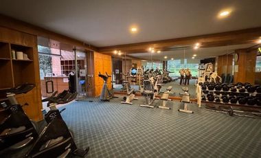 Amplio departamento en venta de 5 dorm. en Vitacura,