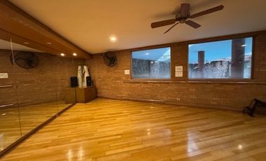 Amplio departamento en venta de 5 dorm. en Vitacura,