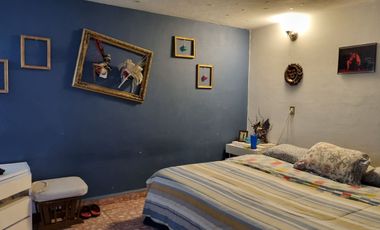 CASA EN VENTA EN CALLE CONSTITUYENTES, TOLUCA - CERCA DE TEATRO JAGUARES - FRENTE A OFICINAS DE ISSEMYM