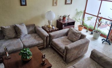 CASA EN VENTA EN CALLE CONSTITUYENTES, TOLUCA - CERCA DE TEATRO JAGUARES - FRENTE A OFICINAS DE ISSEMYM