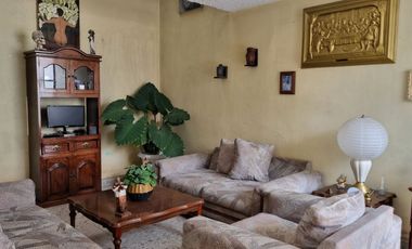 CASA EN VENTA EN CALLE CONSTITUYENTES, TOLUCA - CERCA DE TEATRO JAGUARES - FRENTE A OFICINAS DE ISSEMYM