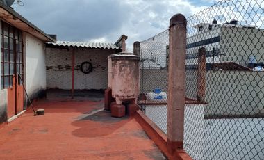 CASA EN VENTA EN CALLE CONSTITUYENTES, TOLUCA - CERCA DE TEATRO JAGUARES - FRENTE A OFICINAS DE ISSEMYM