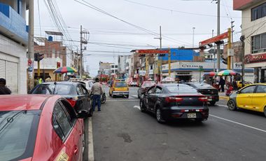 Amplio Local De 105 M² En Segundo Piso – Zona Comercial De Alta Afluencia En Chimbote