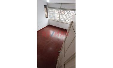 Amplio Local De 105 M² En Segundo Piso – Zona Comercial De Alta Afluencia En Chimbote