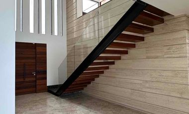 Hermosa Residencia en Venta El Campanario