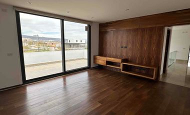 Hermosa Residencia en Venta El Campanario